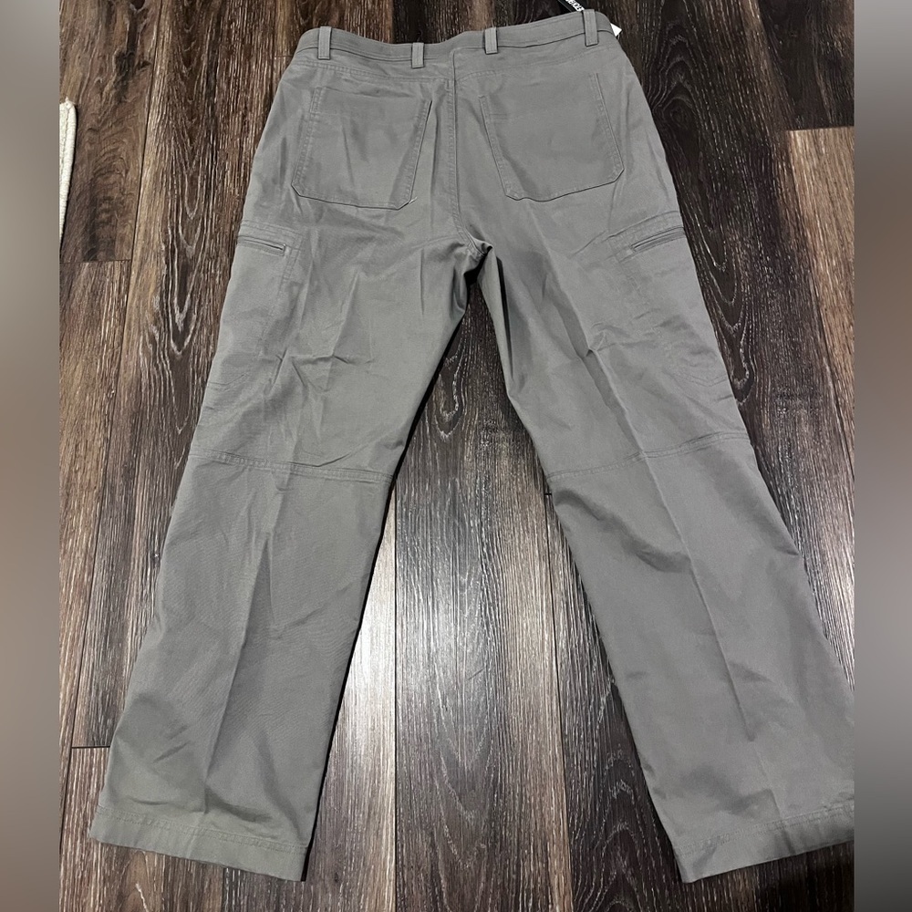 Roundtree & Yorke Cargo Pants Mens 38x32 Grey  Core Comfort Waistband Casual NEW - Picture 3 of 13